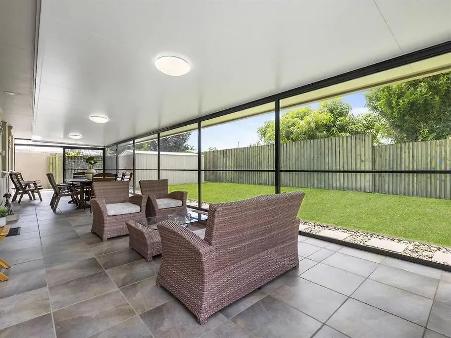Buddina Deluxe 3 Bedroom Family Getaway House 펜션